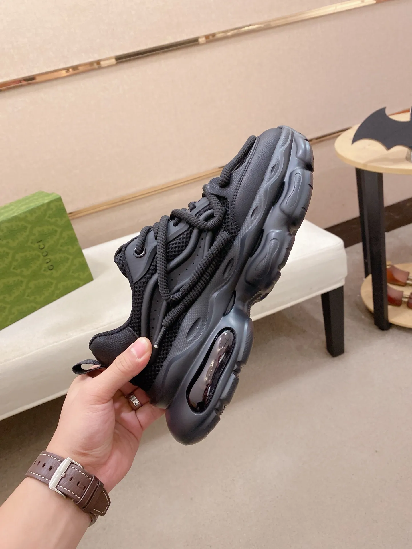Men's shoes 💰 480💰🇮🇹🇮🇹GUCCI (Gucci) top 🔍🔍 new models are on sale at the same time at the counter. The upper 🇮🇹 is made of top-grain cowhide imported from Italy. Fully imported genuine leather lining 💪💪, completely 1⃣️ to 1⃣️ replica 🇮🇹💪💪, ⚠ sole: original sole provided by the original factory, exclusive movable molded sole super comfortable, ⚠ original factory follow-up, 🔍🔍 high quality, you can go in and out of the counter at will, welcome to compare⚠. Code number:38-44